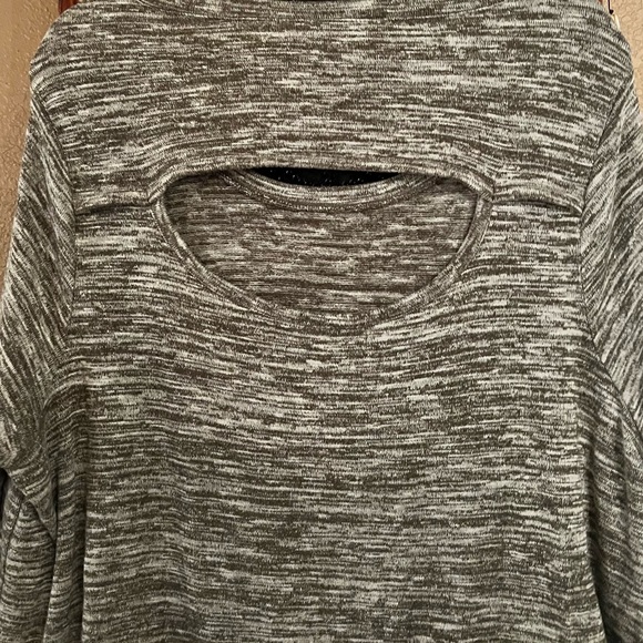 Cato Top. - Picture 3 of 5